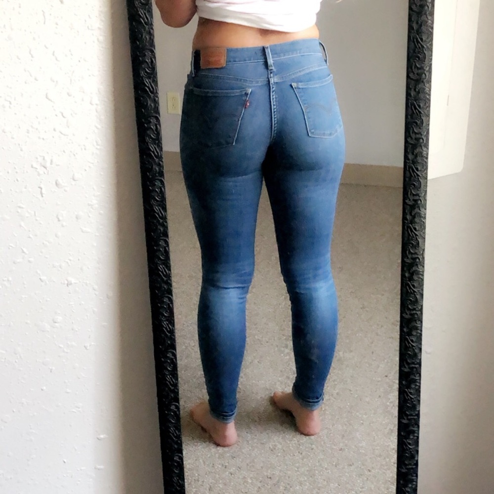 LEVIS LOW RISE SUPER SKINNY 710 STRETCHY JEANS